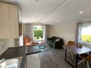 Nieuw chalet op ruime staanplaats met 2 kamer op heerlijk 50+ park in Voorthuizen (15)